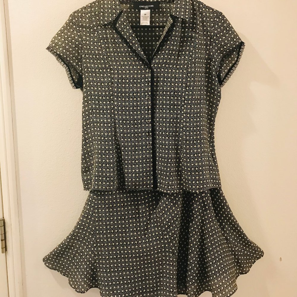 Jones Petite New York 2 Piece (Skirt and Top)